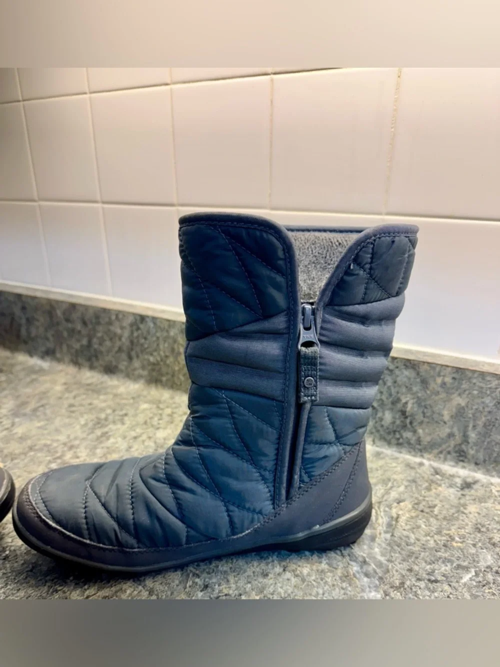 Women’s Columbia Quilted Waterproof Winter Boots 5.5